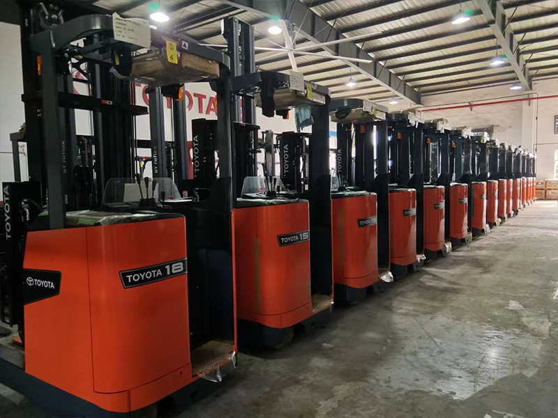 New forklift warehouse