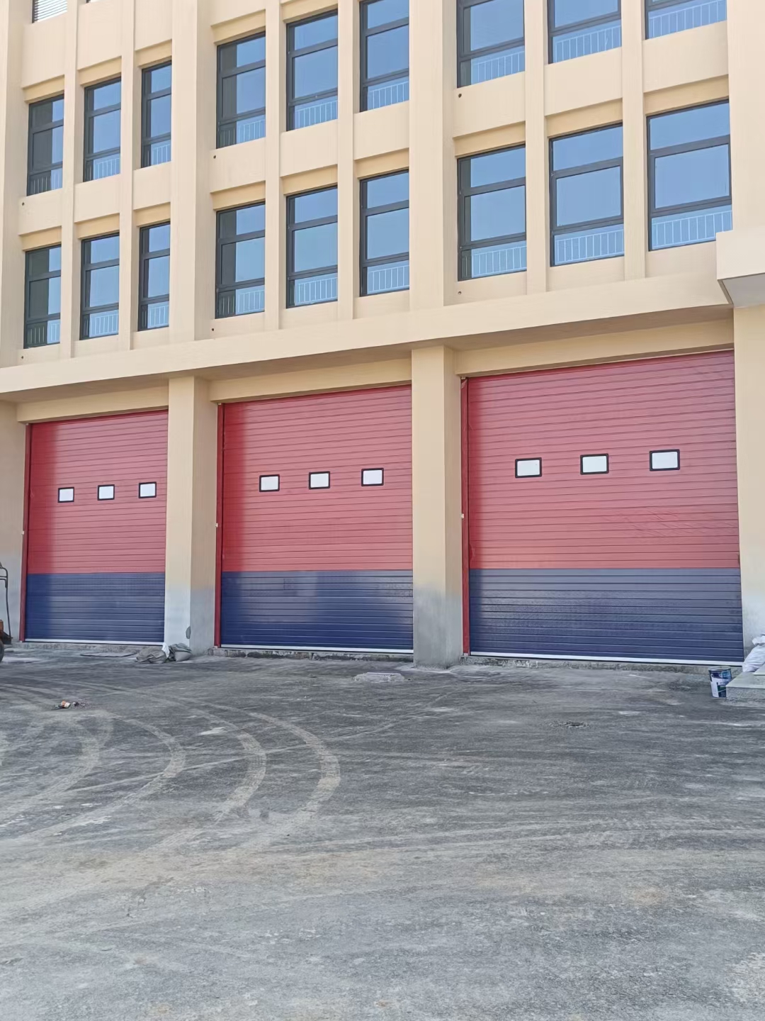 Lifting door