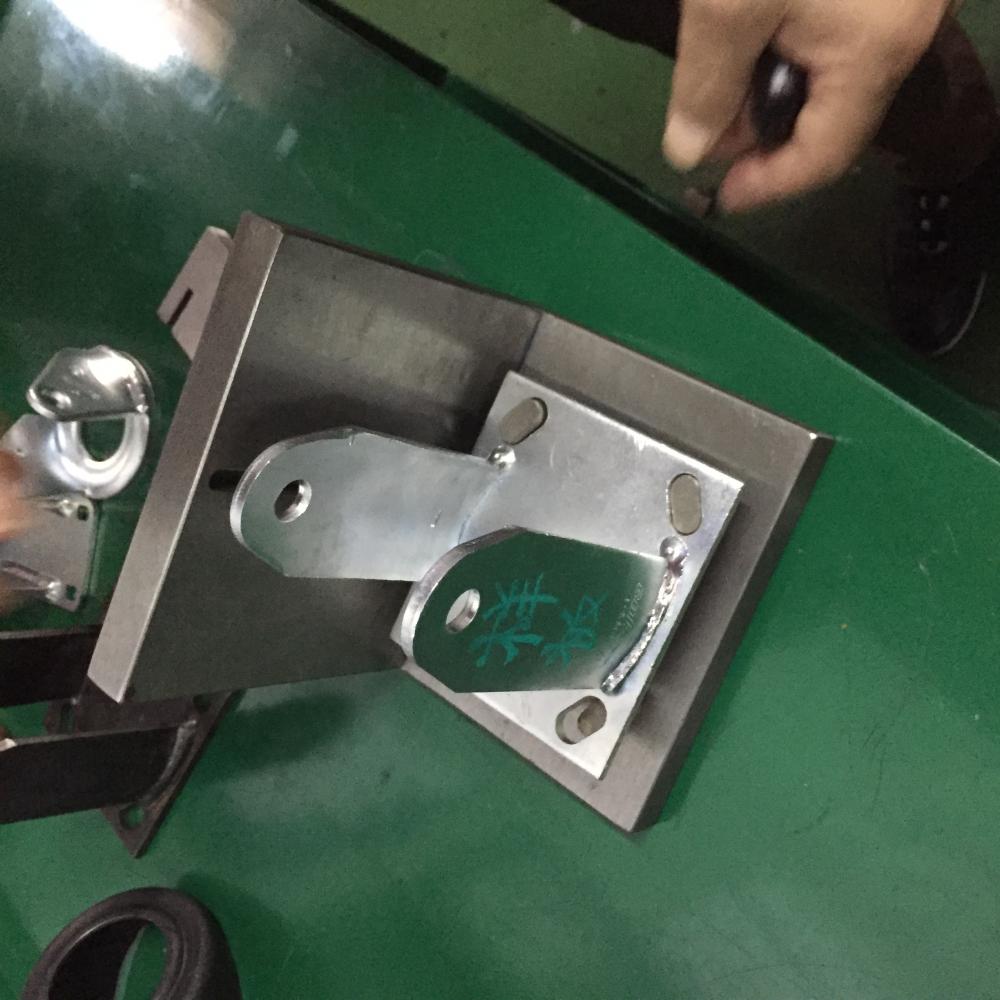 Fork or yoke test during production