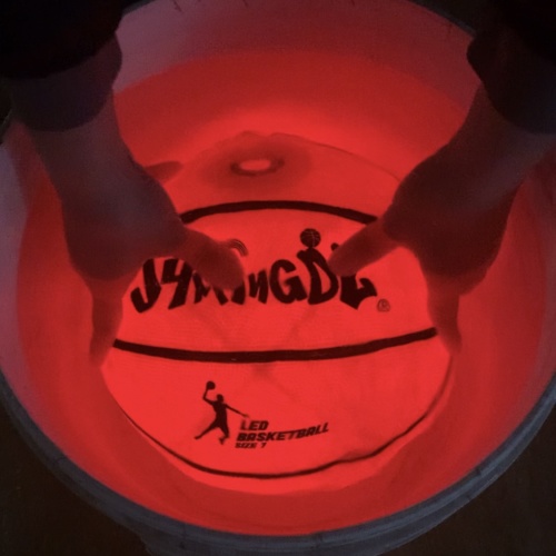 Waterdichte test van Glow-in-the-Dark-sportbal: bewezen prestaties onder water