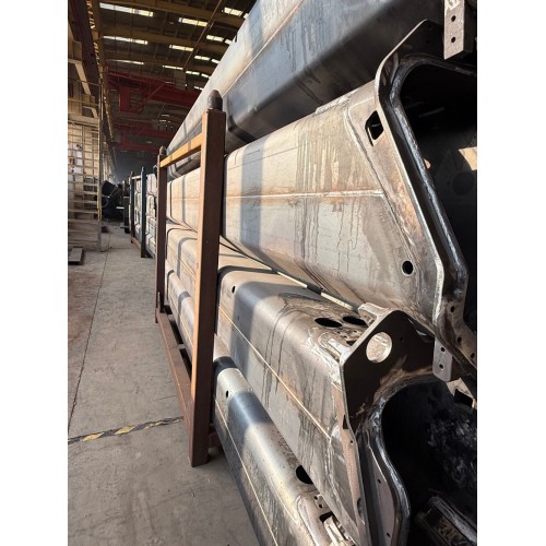 รถเครนเอาท์ริกเกอร์ 4 ส่วนขับเคลื่อนด้วยดีเซลสำหรับสถานที่ขุด