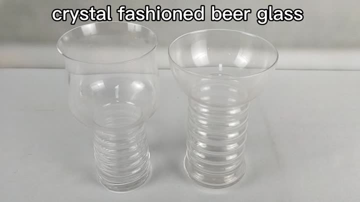 Vidrio de cerveza de cristal transparente corrugado