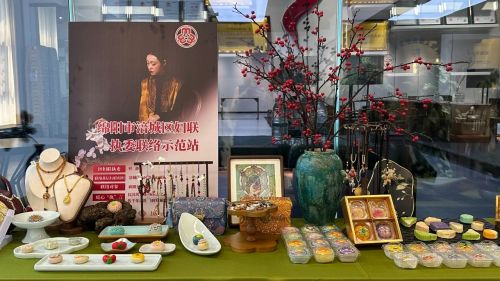 "Su poder · Un viaje del crecimiento y el avance femenino" Concluye la clase de maquillaje y estilo: ¡Construir el resplandor con la belleza, transformar el resplandor en la confianza!