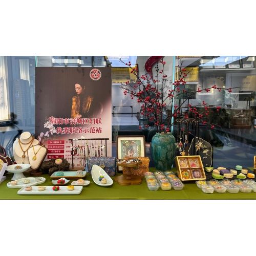 "Su poder · Un viaje del crecimiento y el avance femenino" Concluye la clase de maquillaje y estilo: ¡Construir el resplandor con la belleza, transformar el resplandor en la confianza!