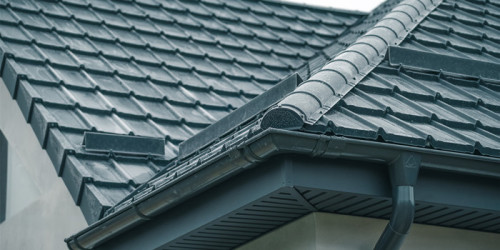 Que diriez-vous de l'utilisation d'acier galvanisé pré-peint pour les tôles de toiture ?