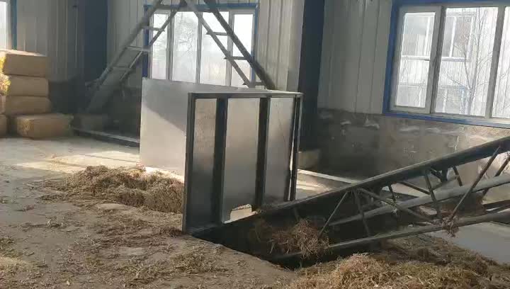 wood and straw pellet mill.mp4