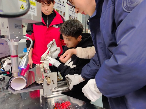 Chuke Intelligent прабіваецца з інавацыйнымі рашэннямі, выйграе некалькі заказаў на лазерныя зварачныя машыны для алюмініевай фальгі з сярэднім зазорам