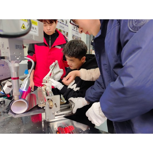 Компания Chuke Intelligent прорвалась вперед, предложив инновационные решения, и выиграла несколько заказов на машины для лазерной сварки алюминиевой фольги среднего зазора