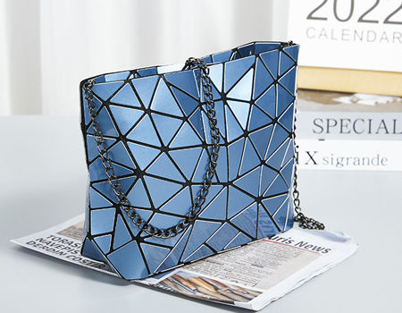 Fashion Geometric Luminous Clutch Handbags for Women Holographic Reflective Crossbody Bag Purse supplier