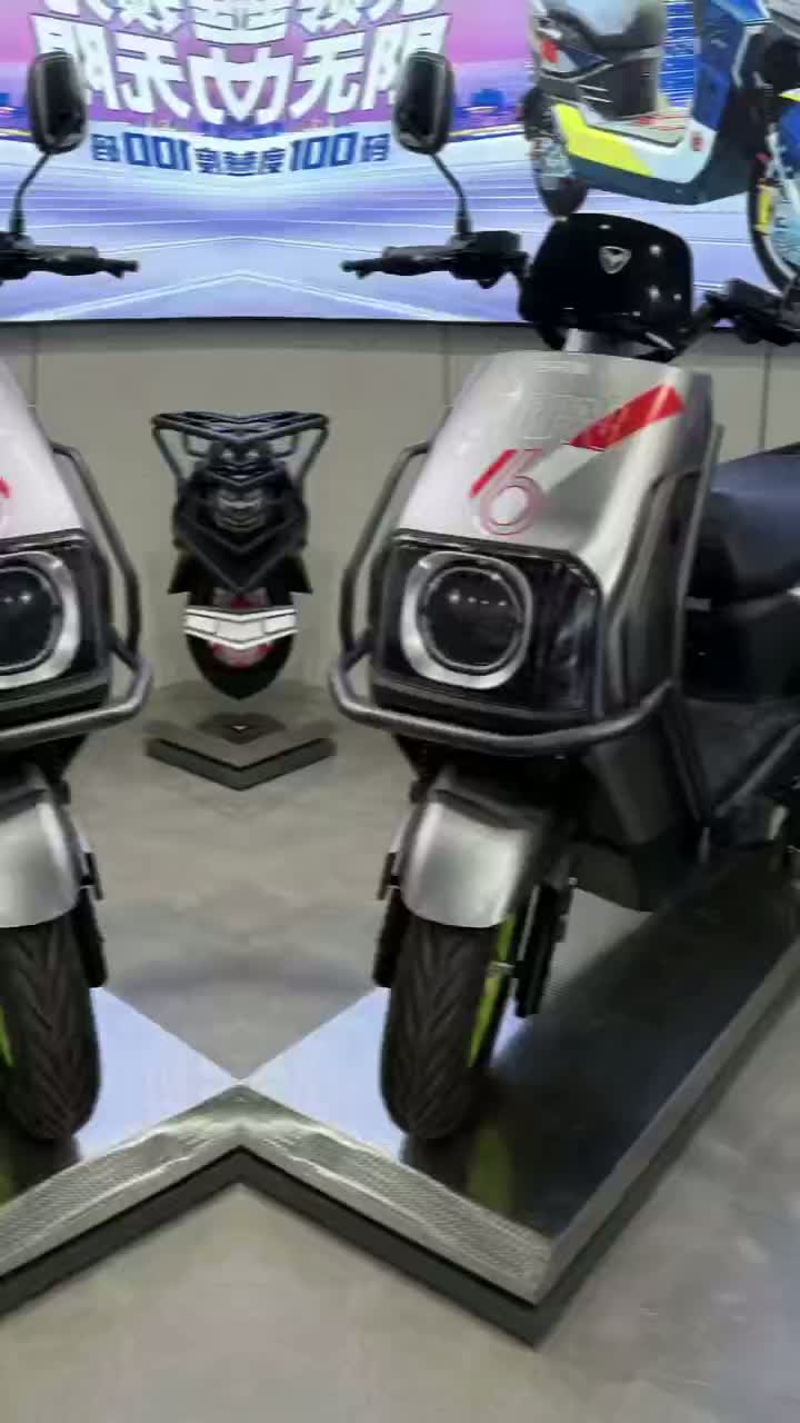 motocicleta de crucero eléctrico con alta capacidad