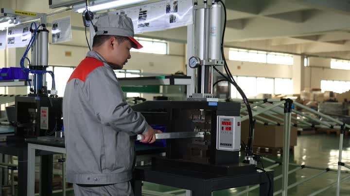 Mesin yang dikendalikan oleh pekerja