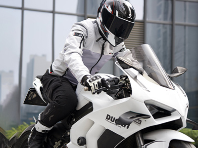 Chaqueta de moto JK328: el "FAN" en movimiento en la carretera
