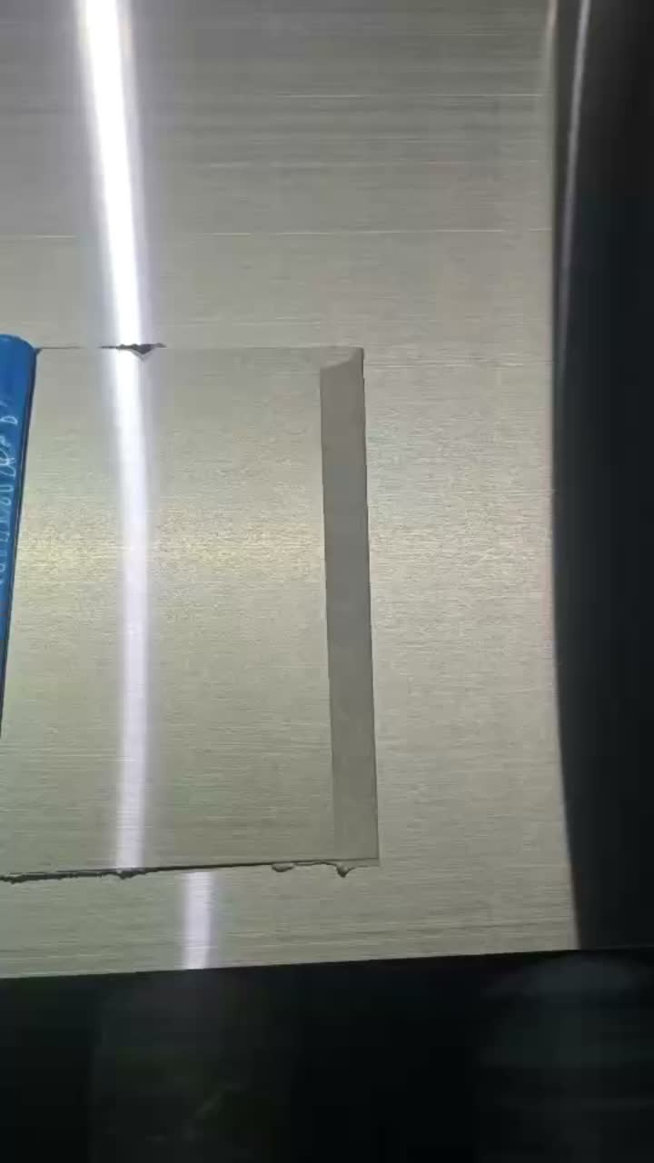 Processamento de amostras de aço inoxidável nº 4 + HL