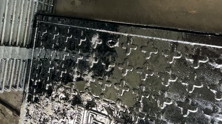 en124 manhole cover
