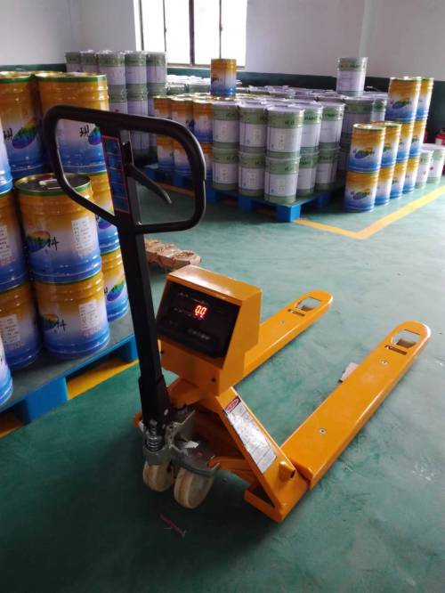 Features of manual hydraulic truck