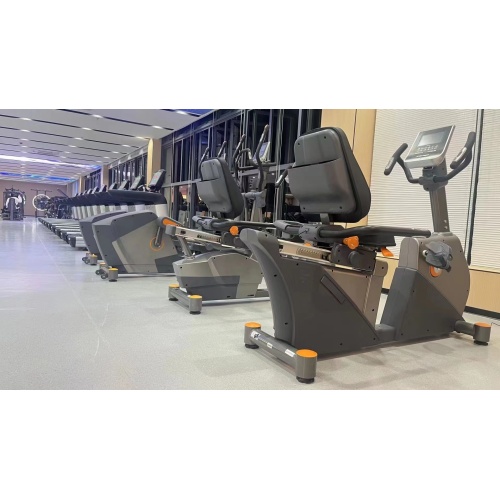 Den kommersiella gymmet fitnessutrustning importerad från Kina av Sri Lankas kunder har monterats.