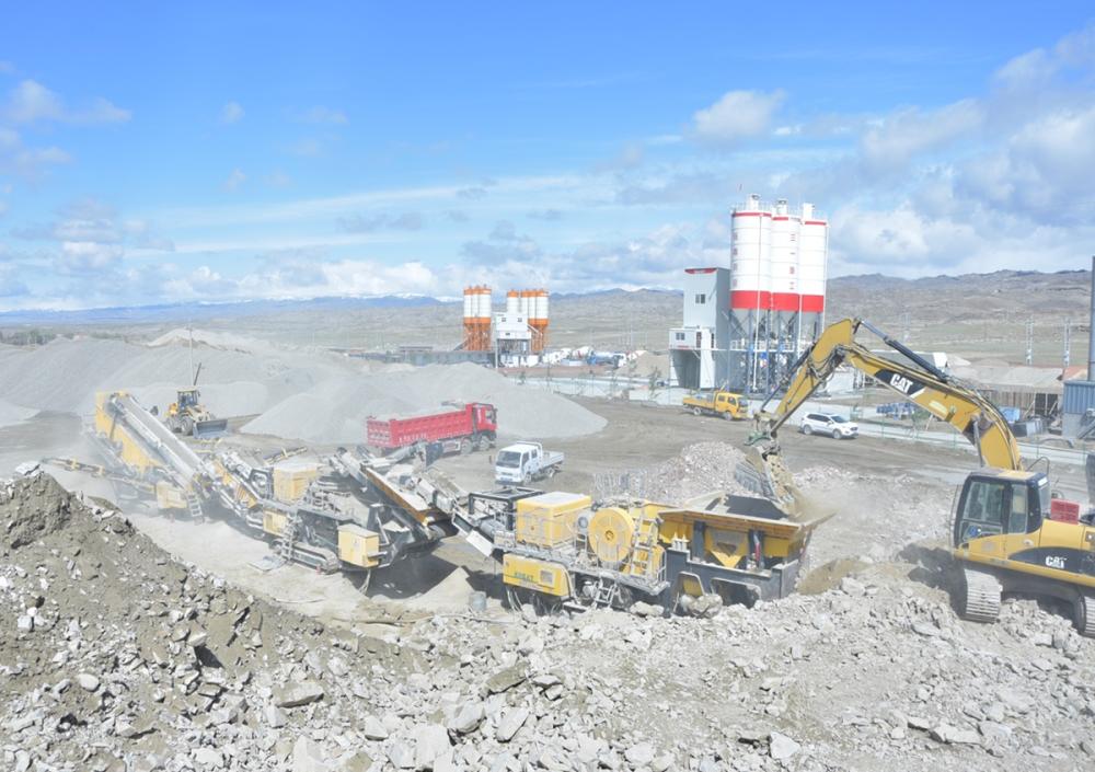 Xinjiang mixing plant crushing and screening