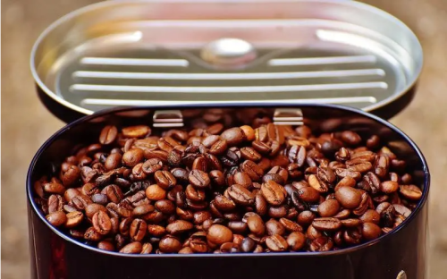The Sustainable and Cost-Effective Choice: Why Coffee Tins are the Way Forward for European and North American Consumers