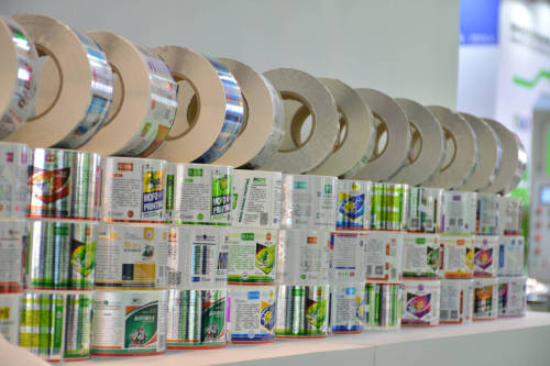 UV প্রযুক্তি লেবেল প্রিন্টিং করতে সাহায্য করে