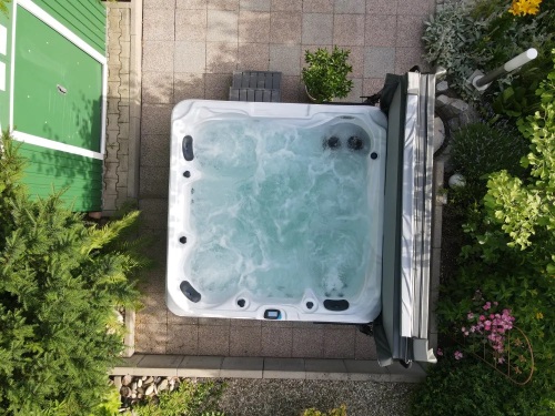 Jacuzzi issiq g'ang doim ishlayaptimi?