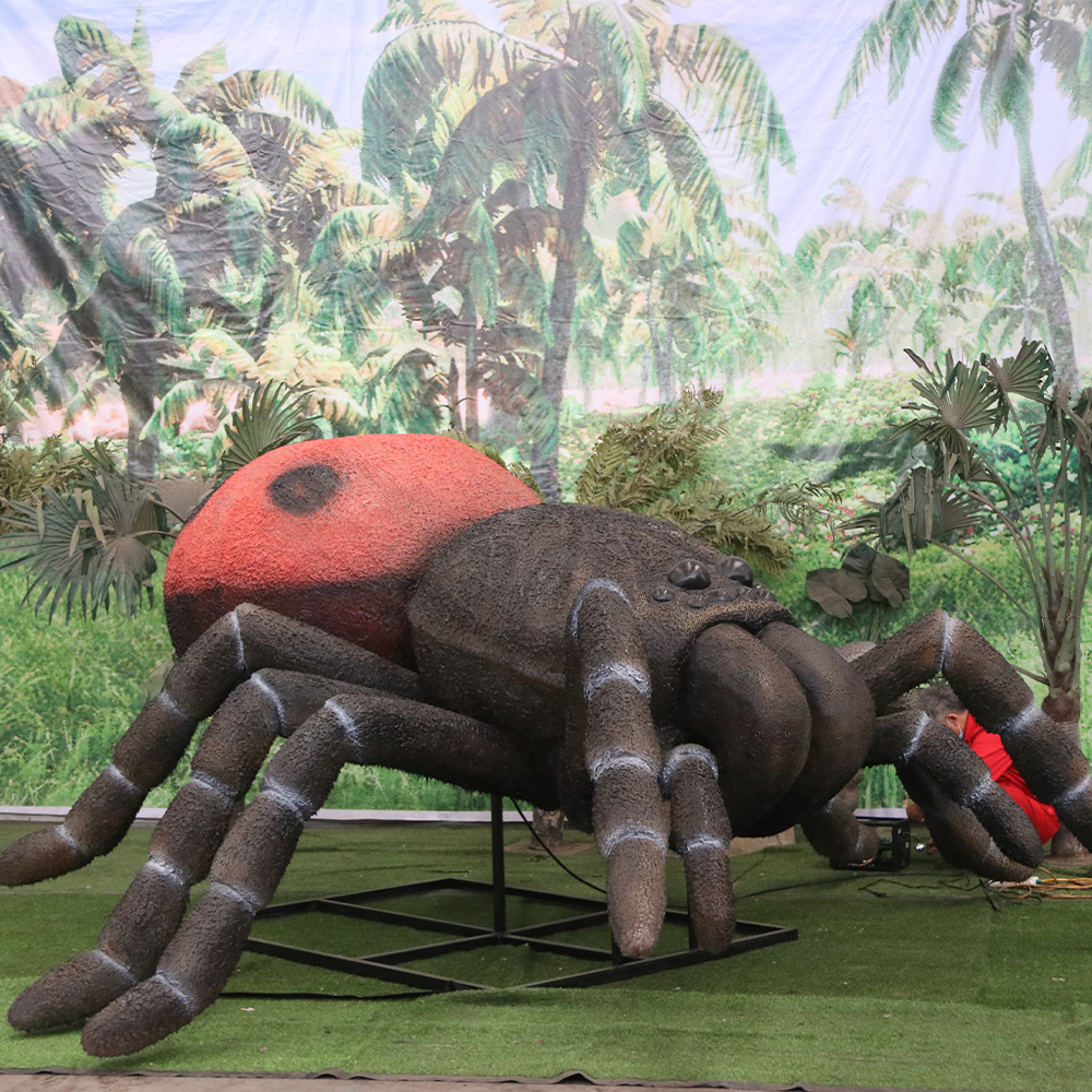 giant animatronic spider