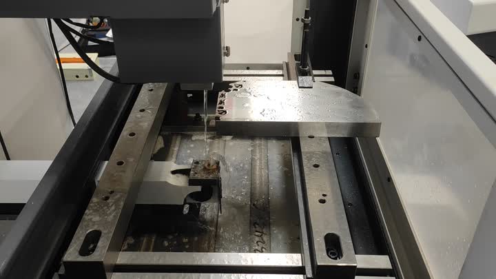 Máquina EDM de cable CNC