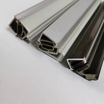 Solid wood silent sealing strip for interior door