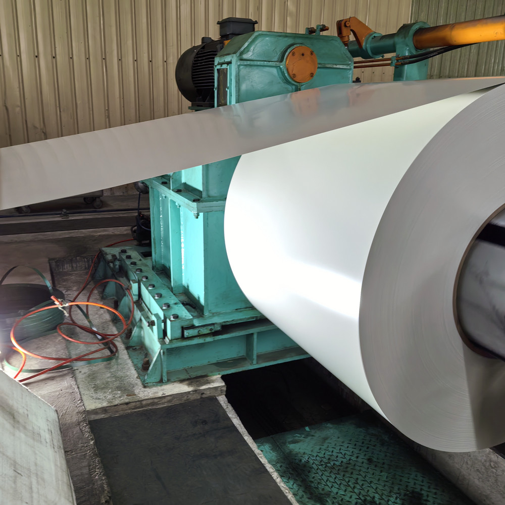 белая алюминиевая стальная катушка