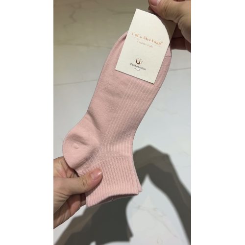 Простыя жаночыя шкарпэткі з высокай эластычнай лодкай