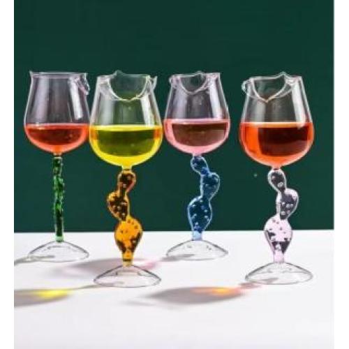 Por que as taças de vinho vêm em diferentes formatos e tamanhos para vários tipos de vinhos?