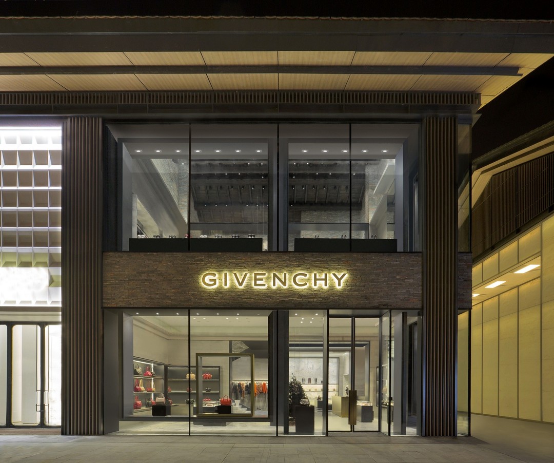 GIVENCHY