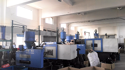 Plastic valves Injection molding work shop