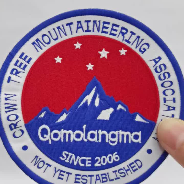 Tenunan digabungkan dengan tampalan bersulam