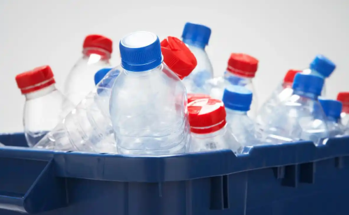 Os materiais reciclados primeiro no relatório de trabalho do governo reciclaram a indústria de plásticos "Abra um novo capítulo"!