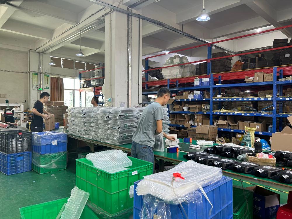 The lamp is placed in an air cushion bag