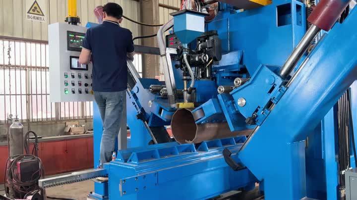 آلة لحام كبيرة2