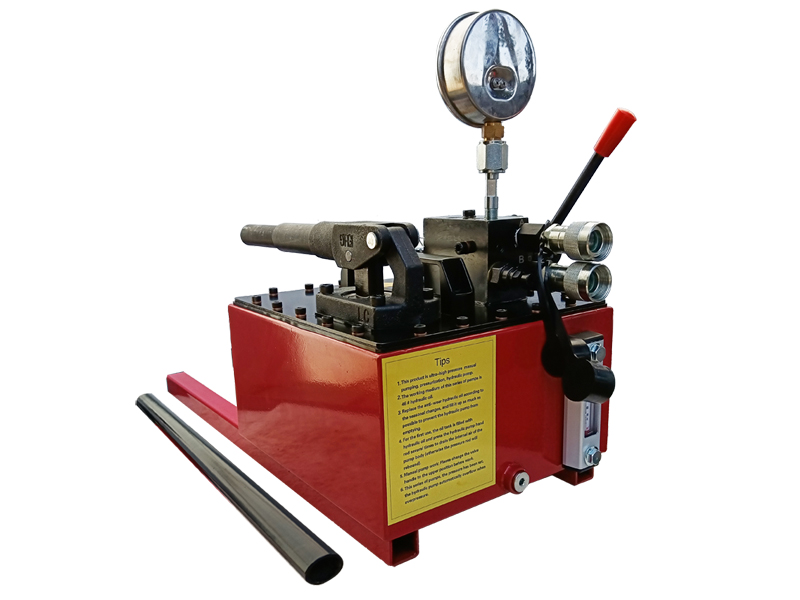 Hydraulic hand pump with large displacement