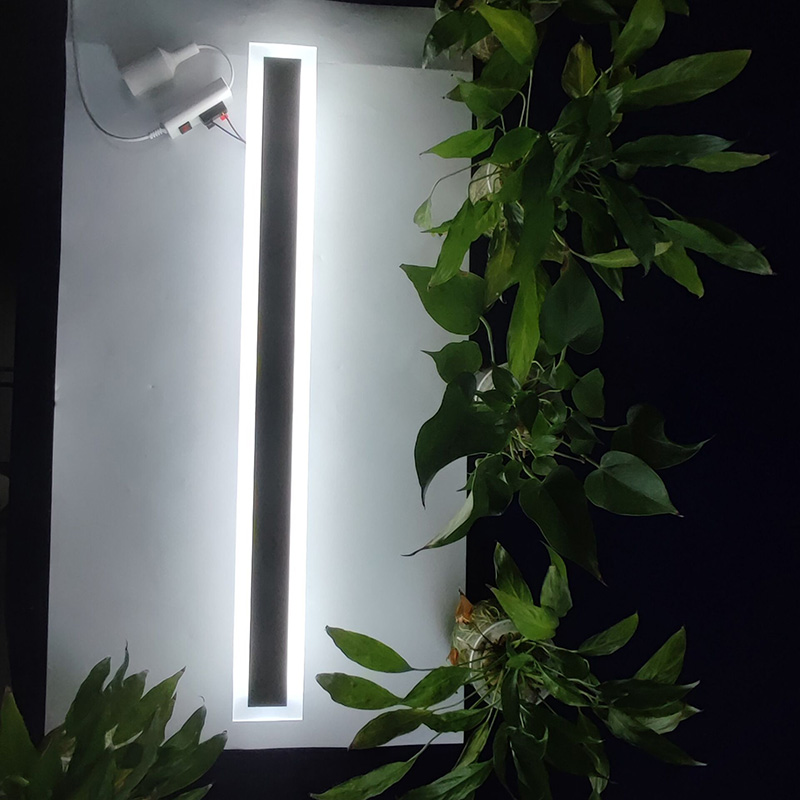 80 cm LED -Wandleuchte