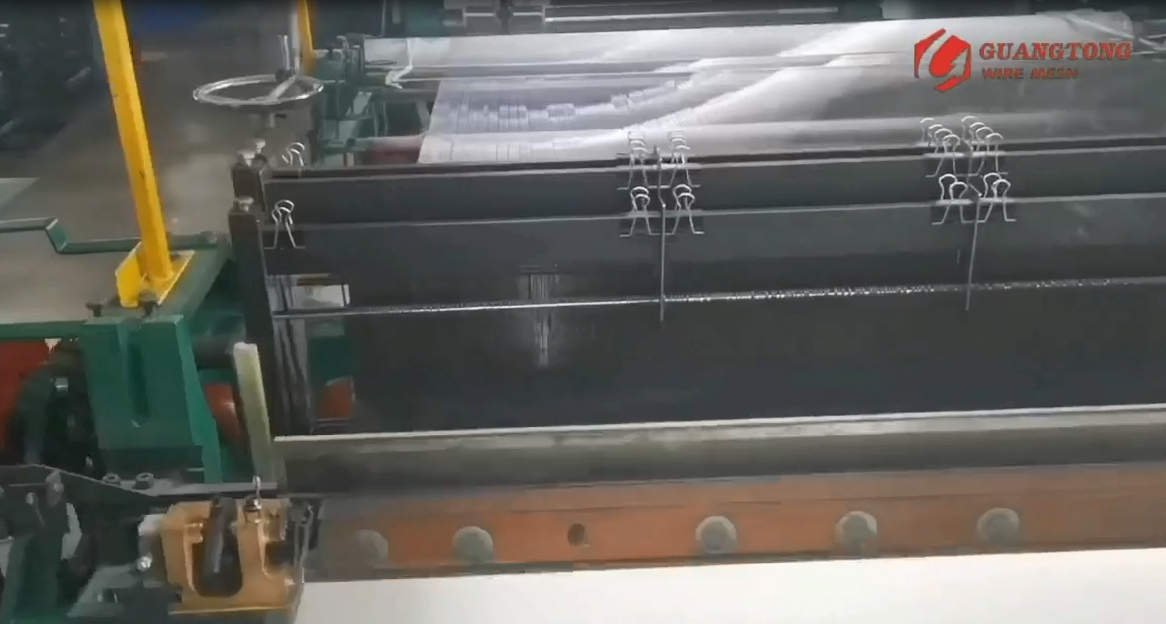 Weaving the mesh, stainless steel wire mesh