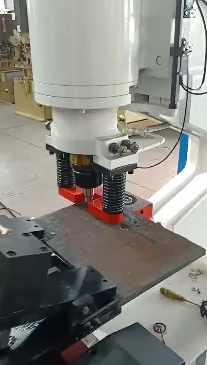 Mesin Penebuk CNC
