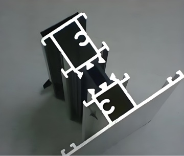 Fungsi pembersihan alkali pada profil aluminium.