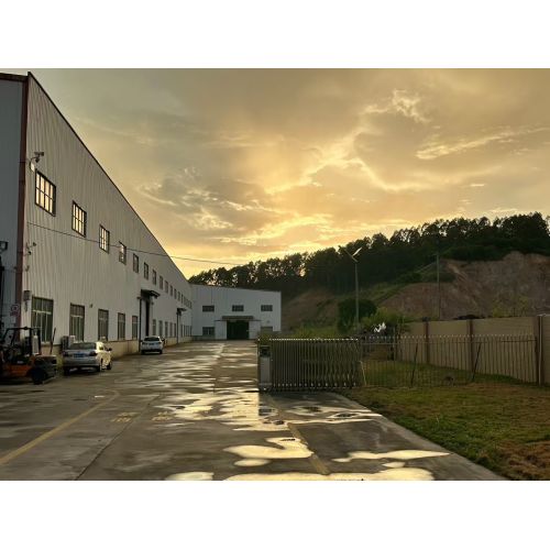 สินค้ามาถึงคลังสินค้าในต่างประเทศเพื่อทำการขนถ่าย