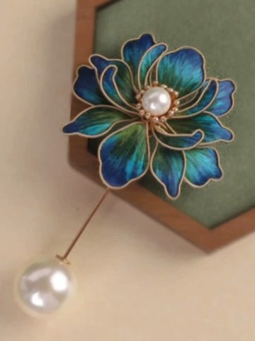Simple and Niche Silk Flannel Flower Brooch