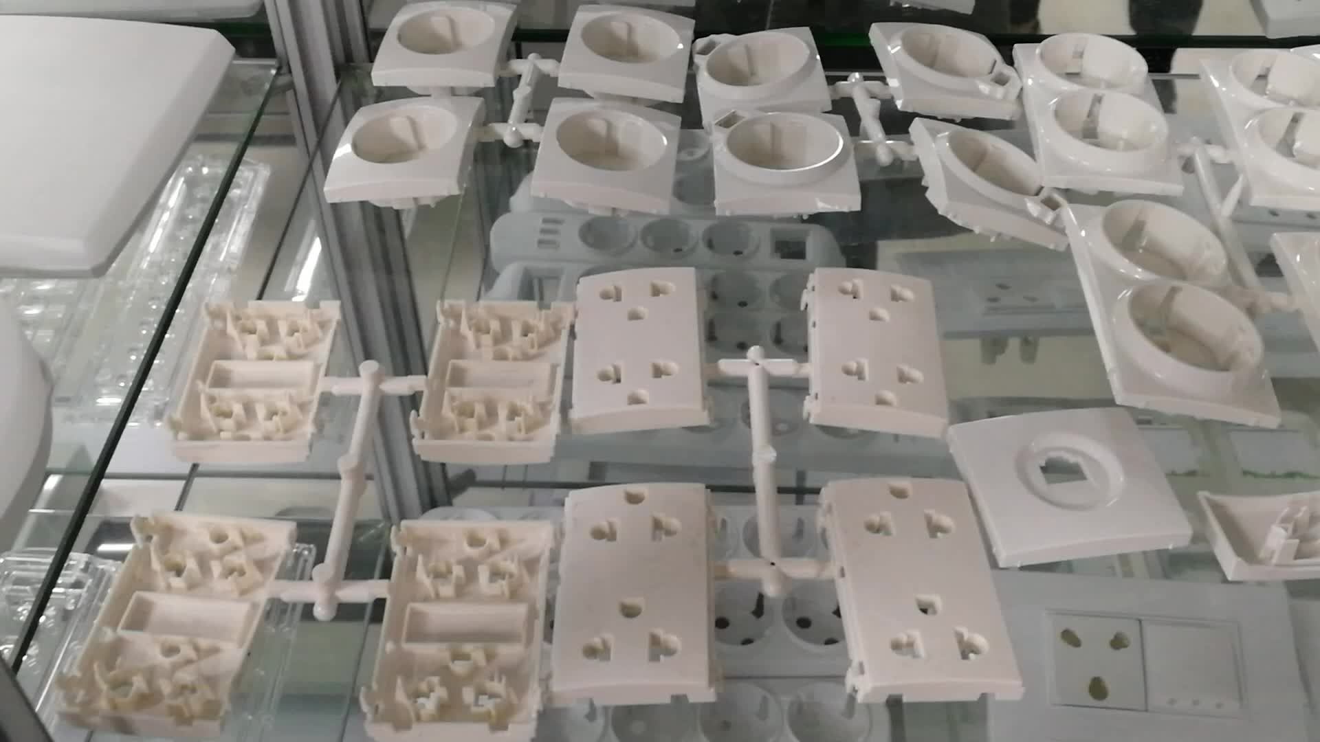 Китай Dongguan Plastic Laker для переключателя панели панели внутренних деталей впрыскивание