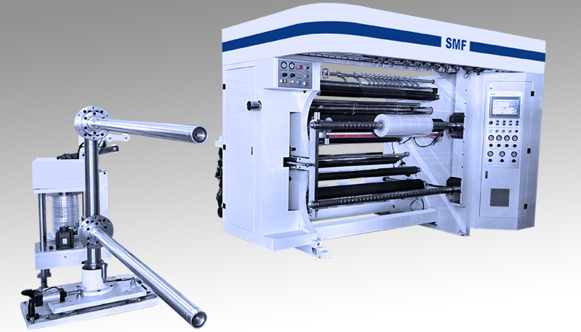 Sekundäre Rollenschneidemaschine vom horizontalen Typ. Sekundäre Rollenschneidemaschine vom horizontalen Typ
