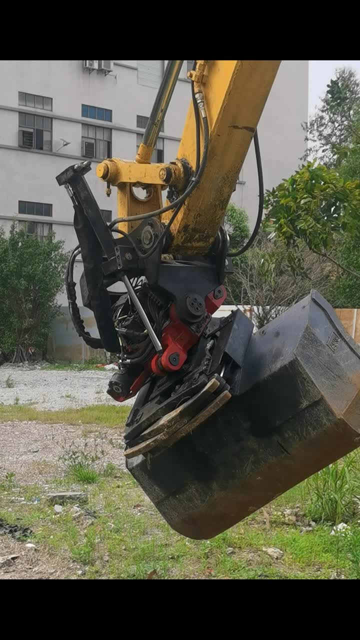 Tiltrotator grapple show