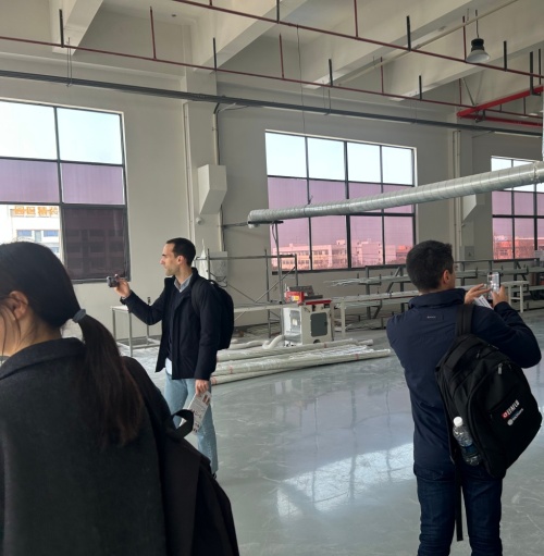 ברוכים הבאים בחום לקוחות פורטוגזים לבקר במפעל לייצור חומרי בידוד שלנו!