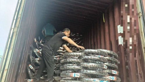 ¡La crisis del transporte marítimo del Estrecho de Ormuz se alivia, Ruisilaifu carga rápidamente contenedores y envía mercancías a clientes egipcios!