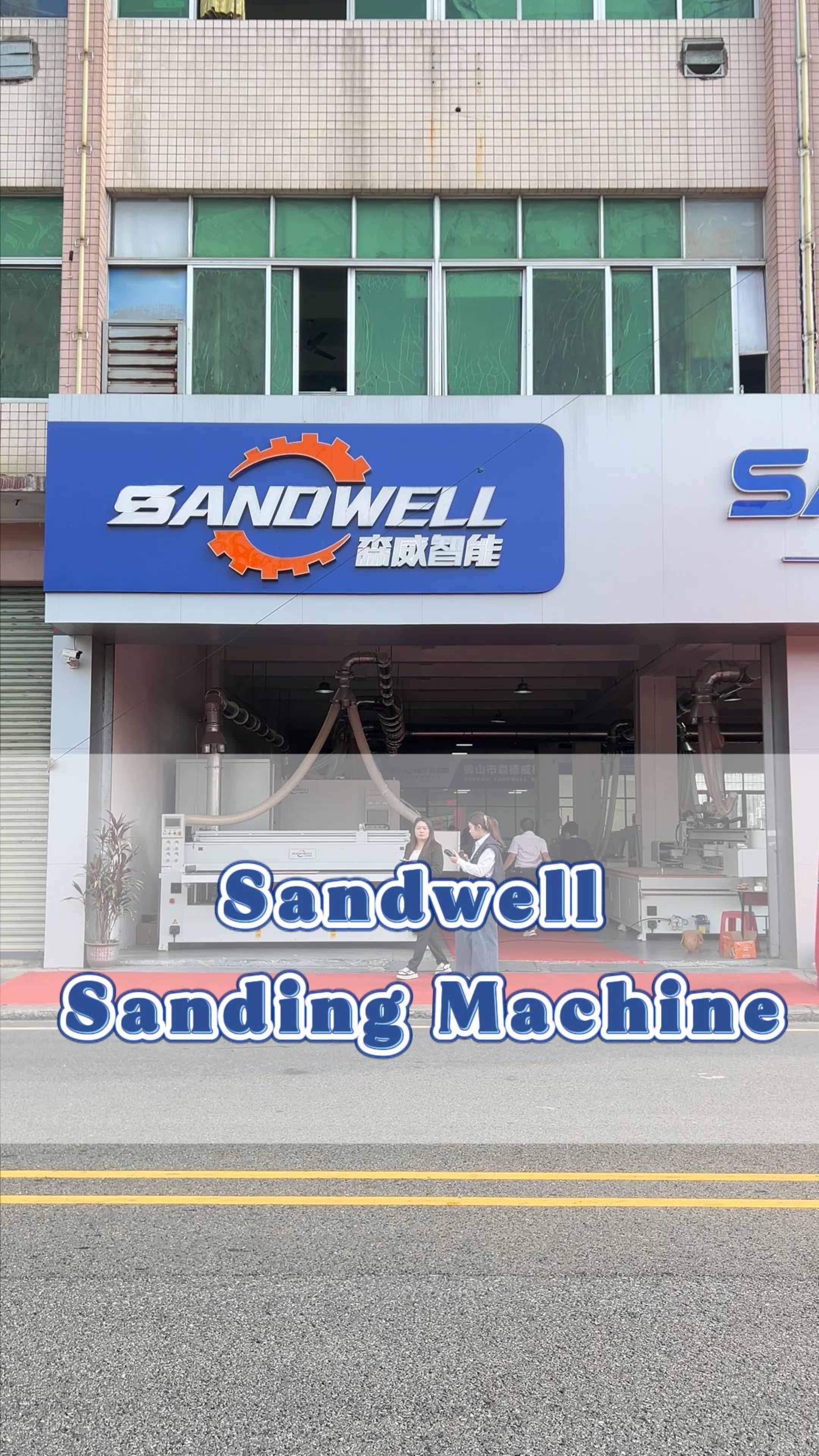 Sandwell is at the exhibition.（1）