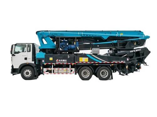 Cidade de Xinxiang Dongfeng Xinda Heavy Industry Co., Ltd. apresenta caminhão-bomba de mistura de 44 metros de alta eficiência para projetos de edifícios de médio a alto porte
